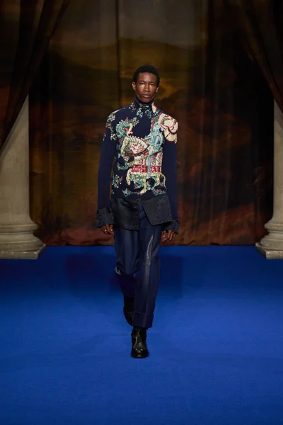 Look 50